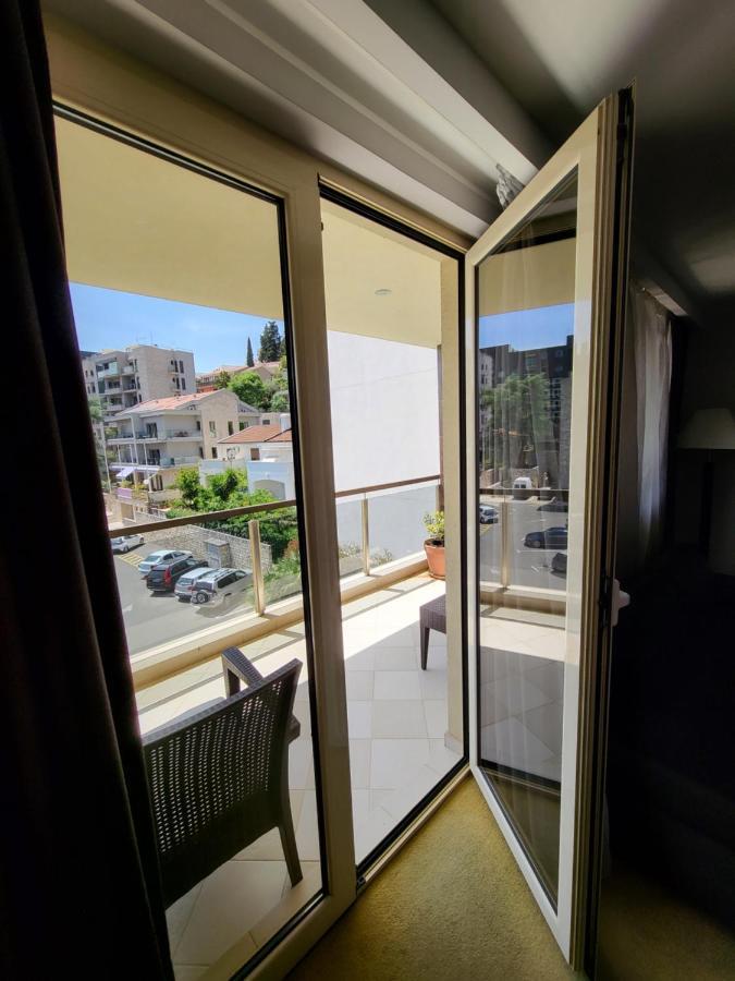 شقق إم بالاس بودفا المظهر الخارجي الصورة