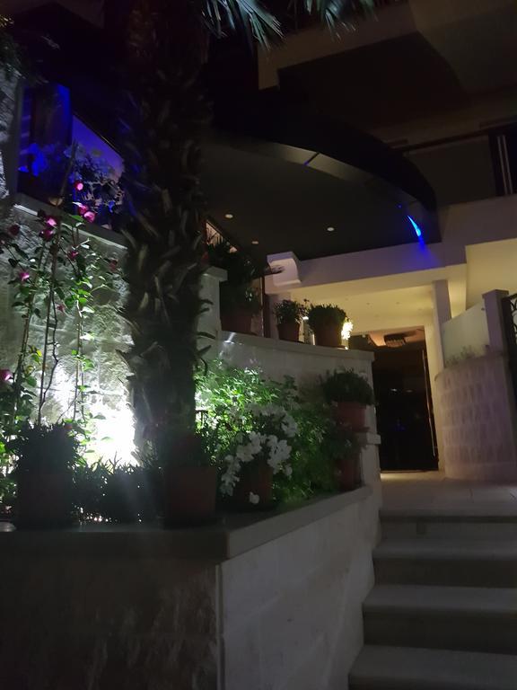 شقق إم بالاس بودفا المظهر الخارجي الصورة